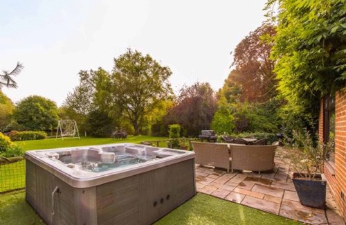 Norwich House | Host & Stay | Four Seasons