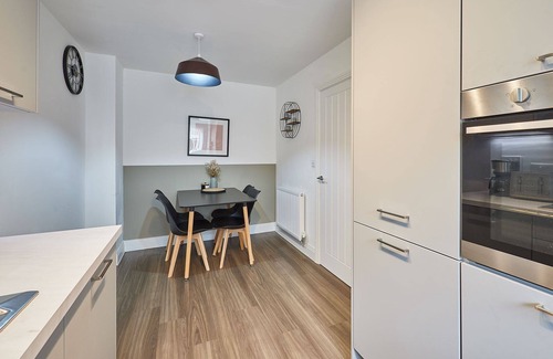 Peterborough House | Host & Stay | Hewitt Close