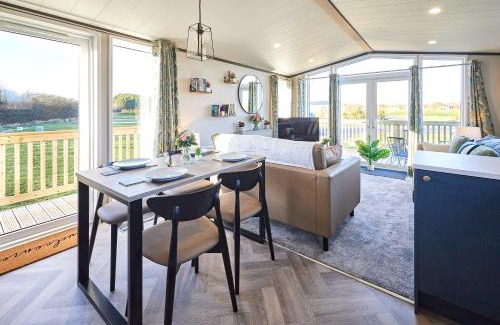 Pickering Ski Chalet | Host & Stay - Kinara Lodge