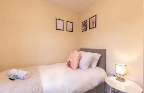 Peterborough Apartment | Host & Stay - Moresby Way