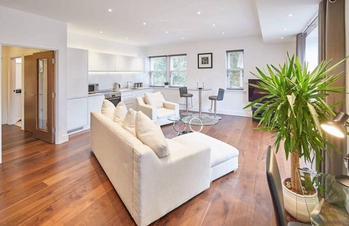 Harrogate City Centre Apartment | Host & Stay | One Love