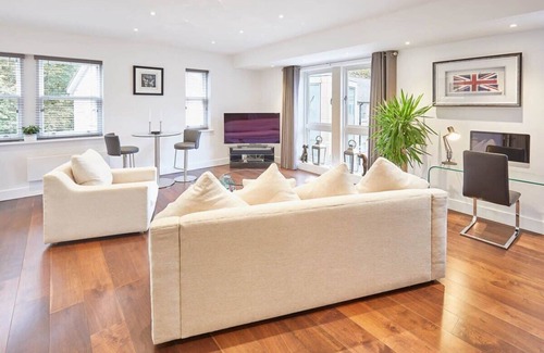 Harrogate City Centre Apartment | Host & Stay | One Love