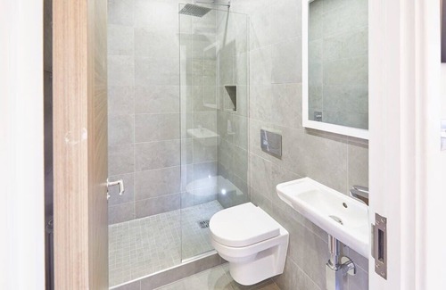 Harrogate City Centre Apartment | Host & Stay | One Love