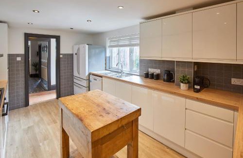 Robin Hood's Bay House | Host & Stay - Raven House