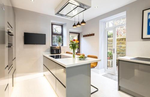 Holestone Moor House | Host & Stay - Rock End