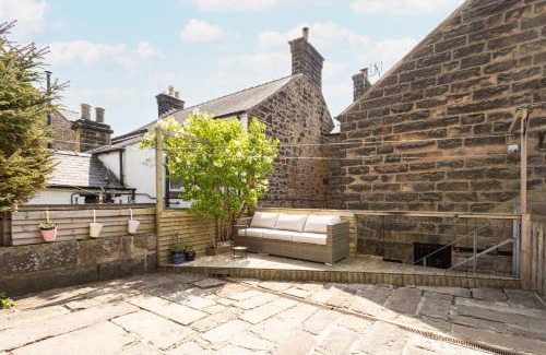 Holestone Moor House | Host & Stay - Rock End