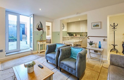 West Cliff Apartment | Host & Stay | The Courtyard Retreat