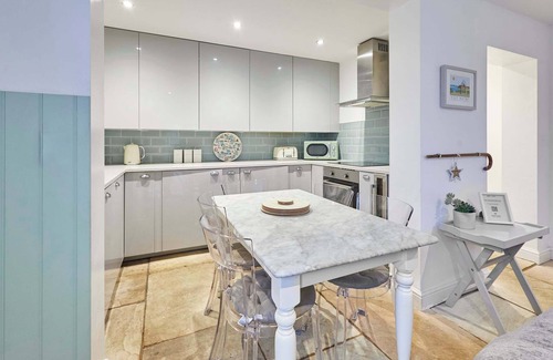 West Cliff Apartment | Host & Stay | The Courtyard Retreat