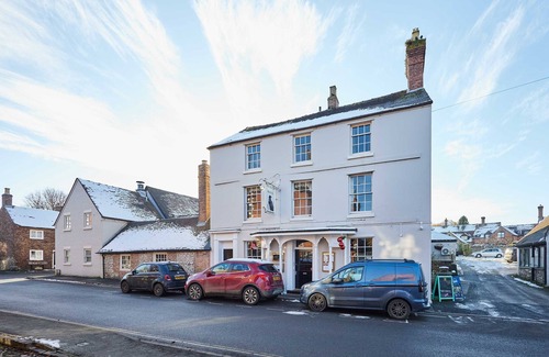 Much Wenlock Apartment | Host & Stay The Raven Hotel Rooms
