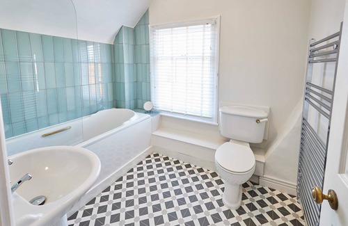 Much Wenlock Apartment | Host & Stay The Raven Hotel Rooms