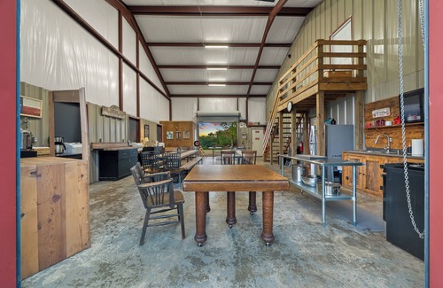 Lockesburg House | Host Your Event - 20 Acres - Hot Tub - ATV Trails