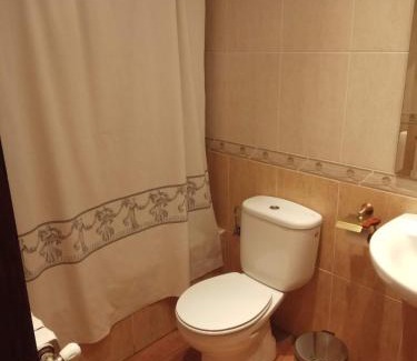 Paredes de Nava Hostel | Hostal Restaurante Raton