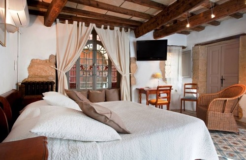 Collias Hotel | Hostellerie Le Castellas