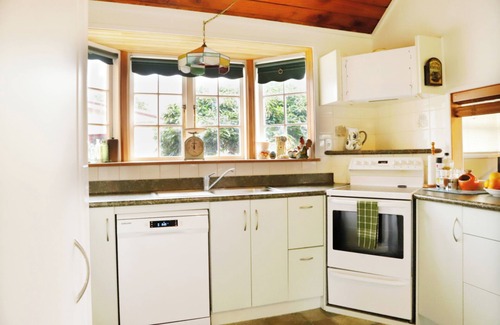 Whangamata House | Hosts on the Coast Moana Anu Cottage