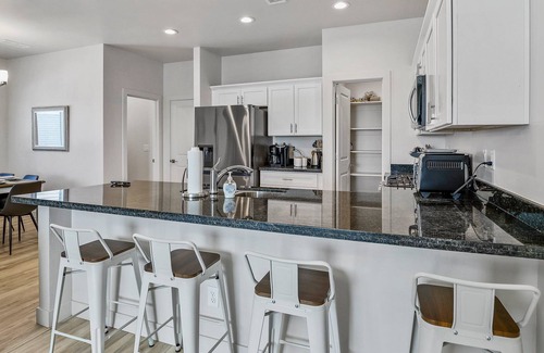 Bellemont House | Hosts up to 8! Family and Pet Friendly! Close to Grand Canyon, Bearizona, Flagstaff, Williams