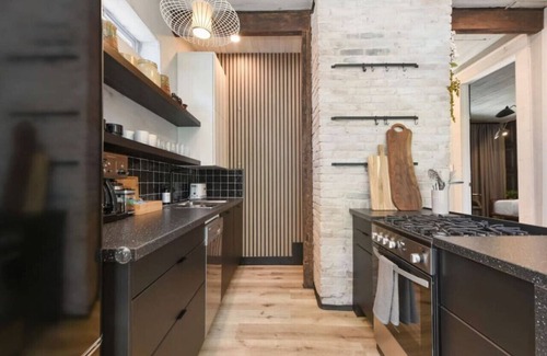Pittsburgh House | ★ HostWise Stays ★ 2 Apartments in 1 - Great Privacy, Beautiful Space!