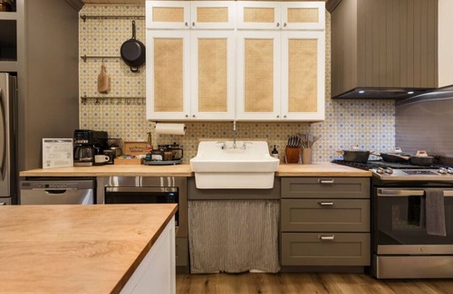 Lawrenceville House | ★ HostWise Stays ★ Designer's Dream - Parking - Soaker Tub, Location!