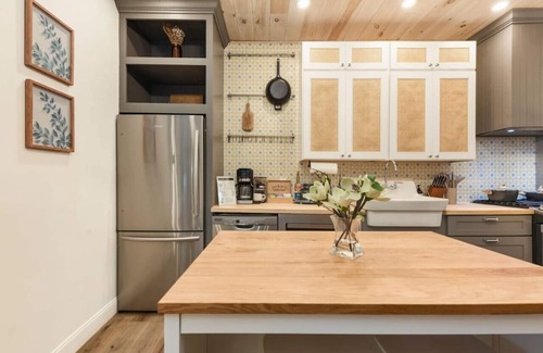Lawrenceville House | ★ HostWise Stays ★ Designer's Dream - Parking - Soaker Tub, Location!