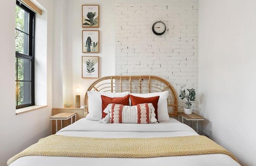 Lower Lawrenceville House | HostWise Stays - The Lodi - Lower Lawrenceville, Beautiful!