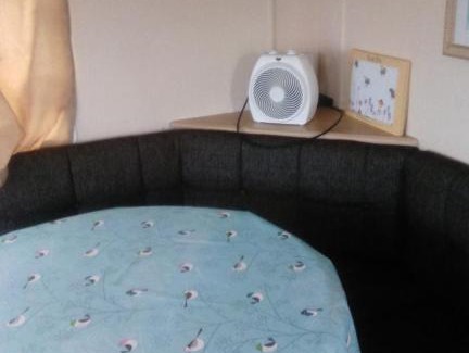 Rye Apartment | Hot shower cosy beds tv kitchen sea sand