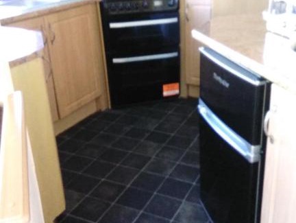 Rye Apartment | Hot shower cosy beds tv kitchen sea sand