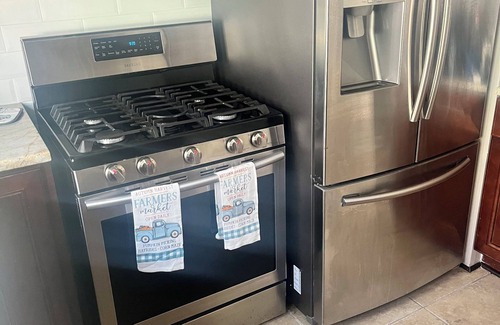 North Buffalo House | Hot spot on hertel.3Br modern space in Buffalo steps away from the shops/clubs