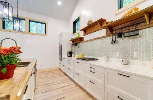 Hot Springs House | Hot Springs: 2 Cabins Waterfall & Mountain Views