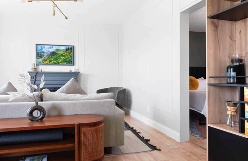 Leadville House | Hot Tub, 1 Block Off Main St, Fire Place, Pets OK!