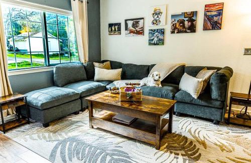Three Rivers House | Hot Tub, 4mi from Sequoia, Arcade Games, Foosball