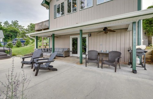 Blountville House | Hot Tub and Dock Waterfront Bristol Area Retreat