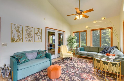 Blountville House | Hot Tub and Dock Waterfront Bristol Area Retreat