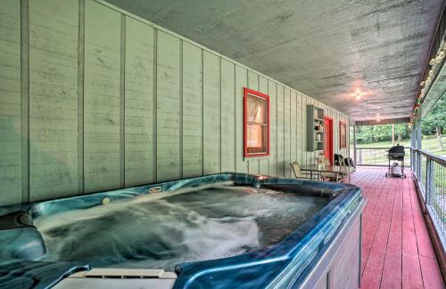 Clayton House | Hot Tub and Fire Pit Pet-Friendly Clayton Escape!
