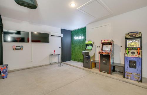 Lubbock House | Hot Tub and Game Room Raider Resort in Lubbock