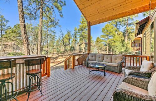 Show Low House | Hot Tub and Ponderosa Views! Luxe Cabin in Lakeside