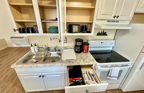 Central Colorado Springs House | Hot Tub Cozy Cottage in Colorado Springs