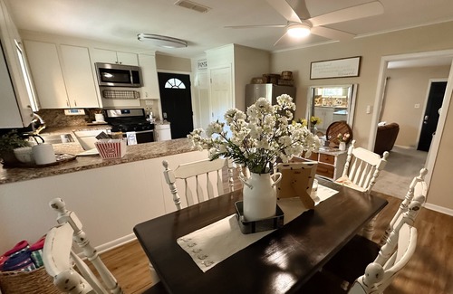 Harrison County House | Hot Tub! - Eagle Creek Cottage - Near ETBU, Lake O' Pines, Jefferson & Longview!