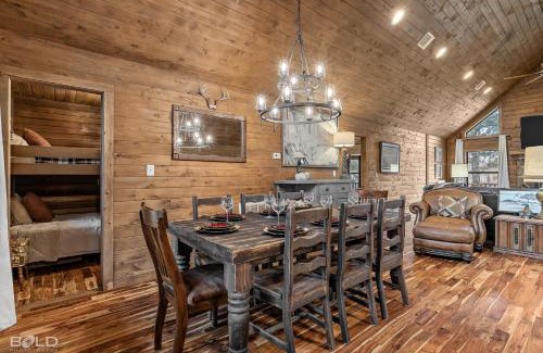 Shreveport House | Hot Tub, Emerald Isle Log Cabin, Lake Front