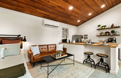 Stanton Cabin | Hot Tub Escape | Sleep 3 | Modern Cabin | Fire Pit