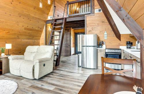 Idlewild House | Hot Tub, Fire Pit, BBQ, On-Site Pond Kenton Cabin