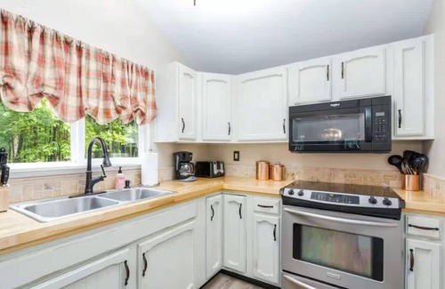 The Woods Cabin | Hot Tub, Fire Pit, Grill, Deck w/Resort Amenities