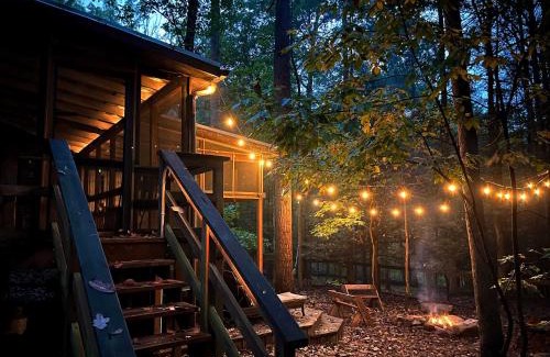 Berkeley Springs House | Hot Tub Fire Pit Grill Sleeping Porch & More