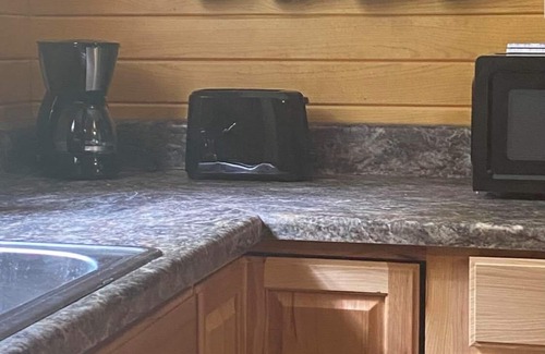 Somerset Cabin | Hot Tub, Fire Ring, Charcoal Grill, Hocking Hills, Buckeye Lake, Legend Valley