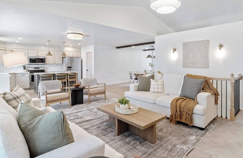 Uintah House | Hot Tub ~ FirePit ~ Scenic Views ~ Skiing ~ Lagoon