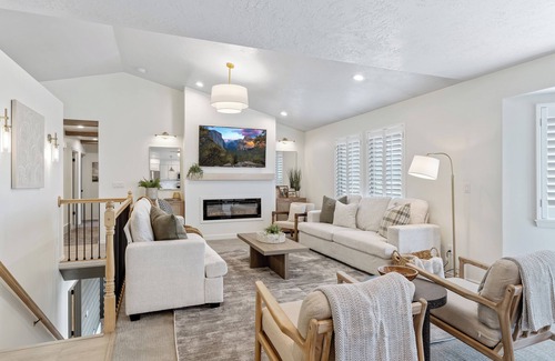 Uintah House | Hot Tub ~ FirePit ~ Scenic Views ~ Skiing ~ Lagoon