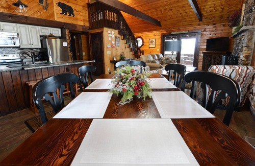 Gatlinburg - Pigeon Forge Cabin | Hot Tub, Fireplace, Screened balcony, Grill - Log Cabin near Pigeon Forge