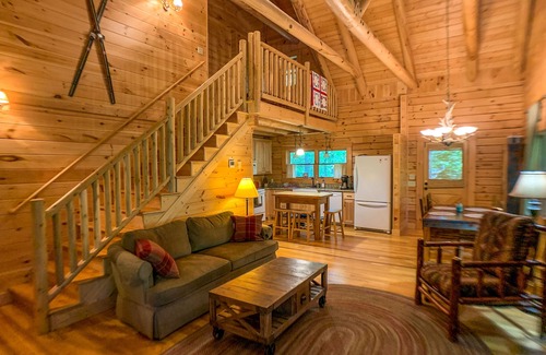 Jefferson Cabin | Hot Tub & Fireplace - The Essentials of Oct in the High Country @PineLogLodge