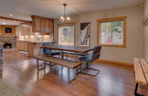 Lake Forest House | Hot tub, game loft, family friendly lots of kids toys!