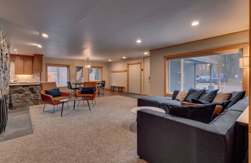 Lake Forest House | Hot tub, game loft, family friendly lots of kids toys!