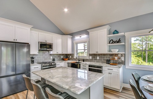 Hickory House | Hot Tub + Game Room! Family Connelly Springs Home