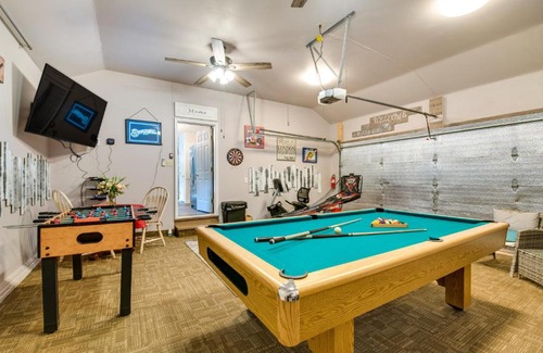 Pocono Summit House | Hot Tub, Game Room and Fire Pit Pocono Summit Home!